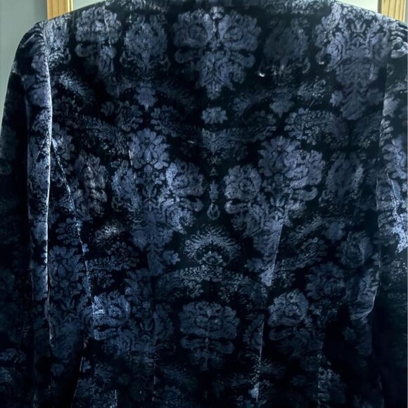 Tahari velvet blazer - Picture 2 of 5